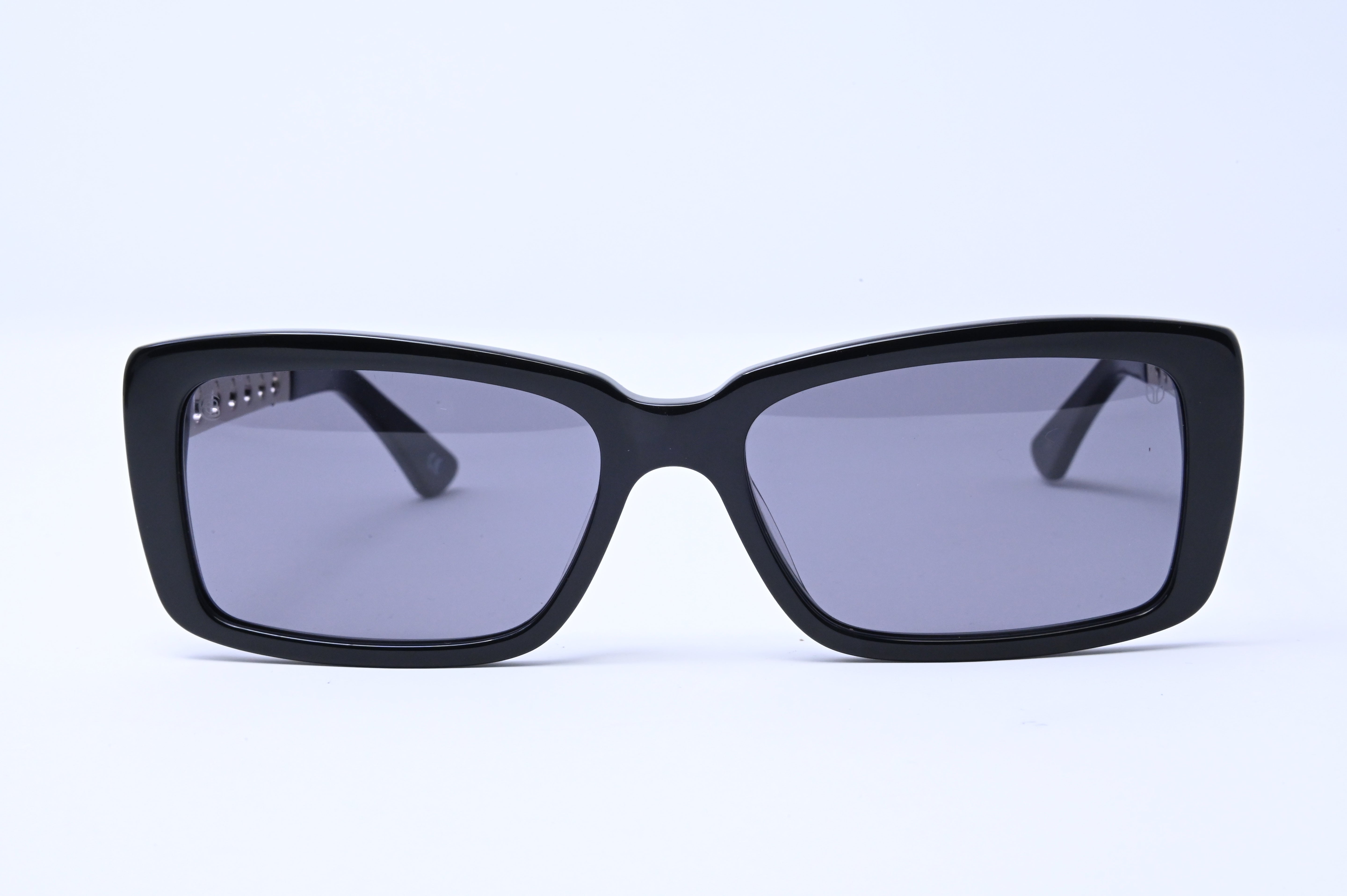 The Chapman Victory - Piano Black with Palladium - Cool Grey