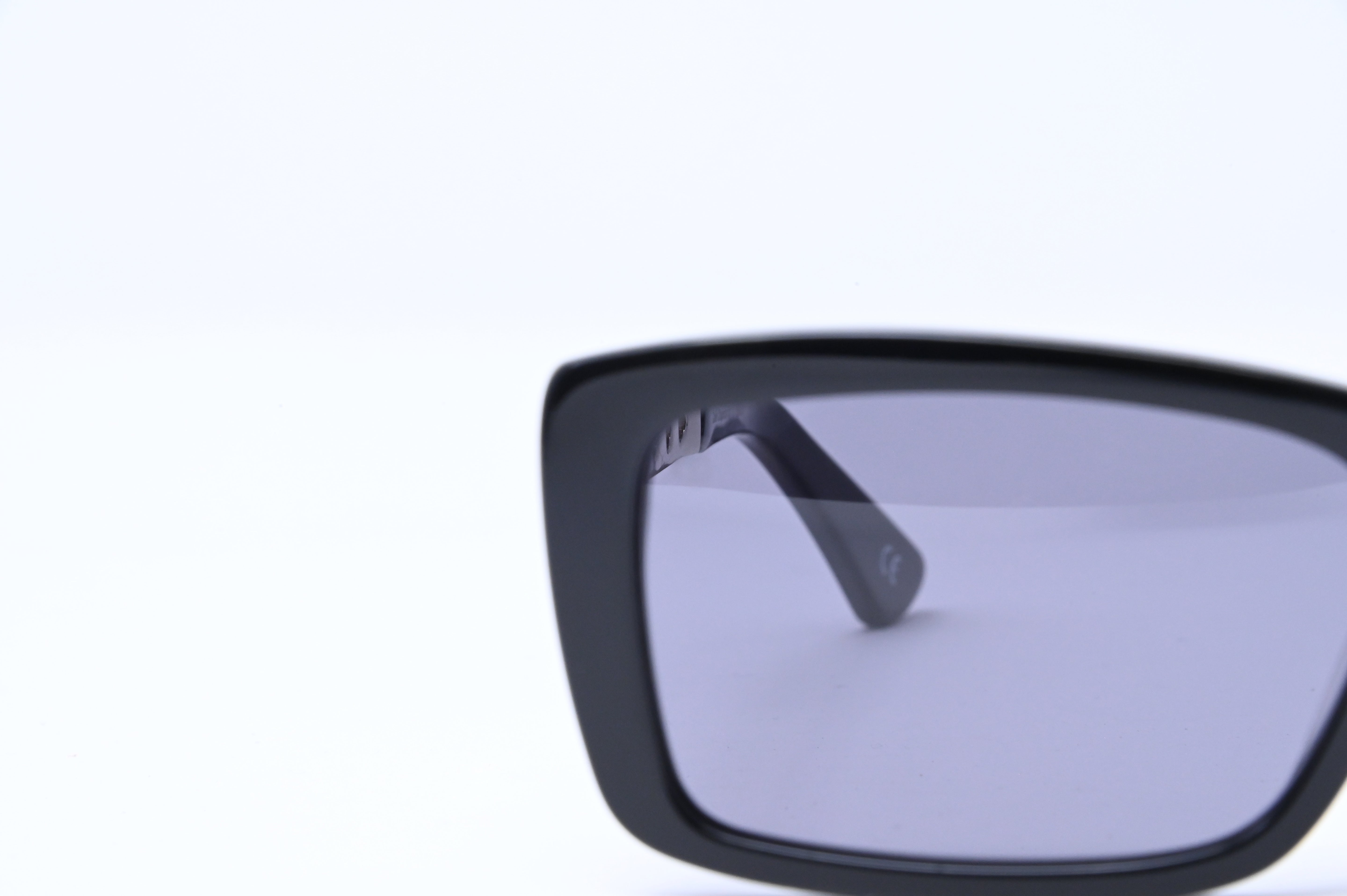 The Chapman Victory - Piano Black with Palladium - Cool Grey