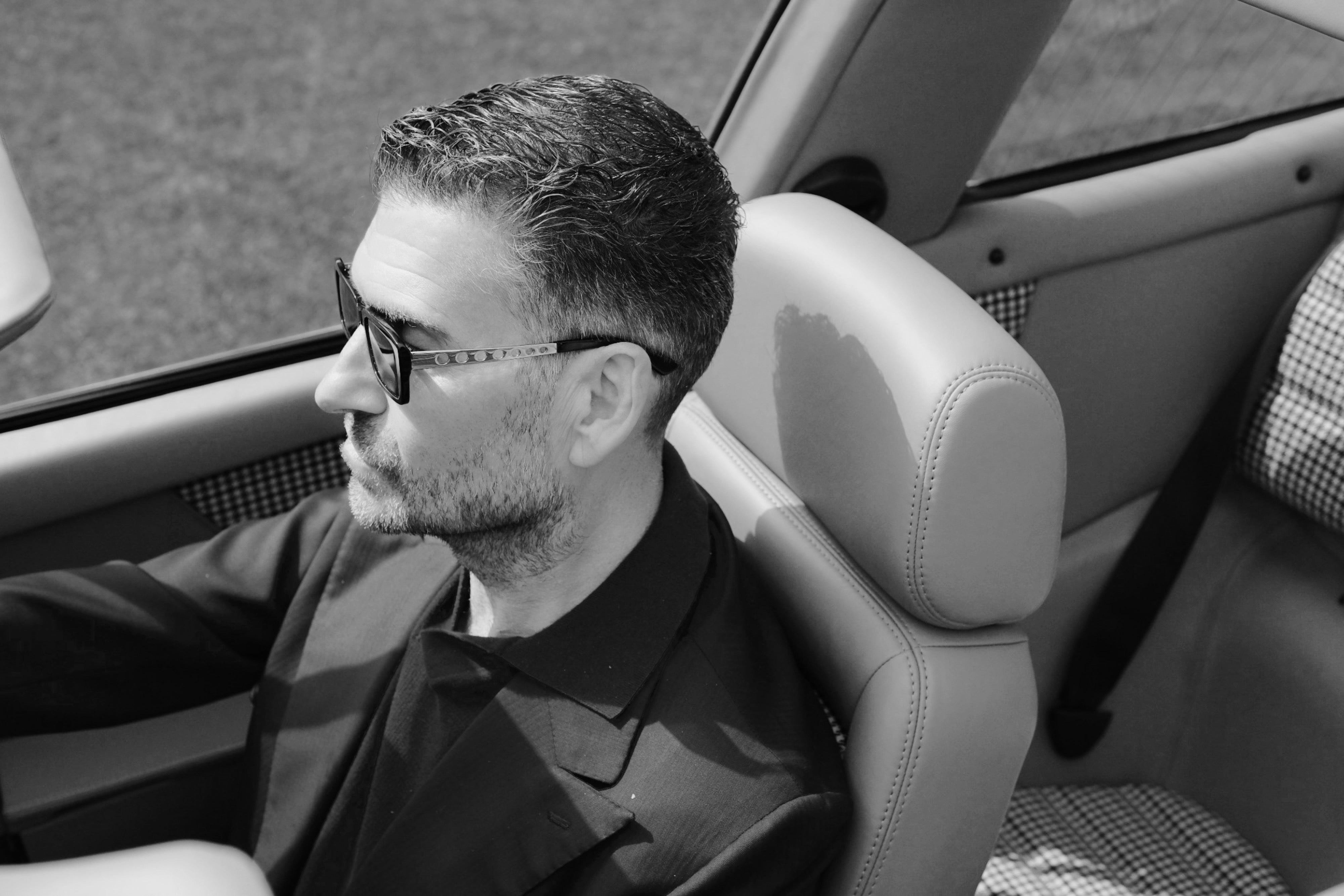 The Chapman Victory - Piano Black with Palladium - Cool Grey