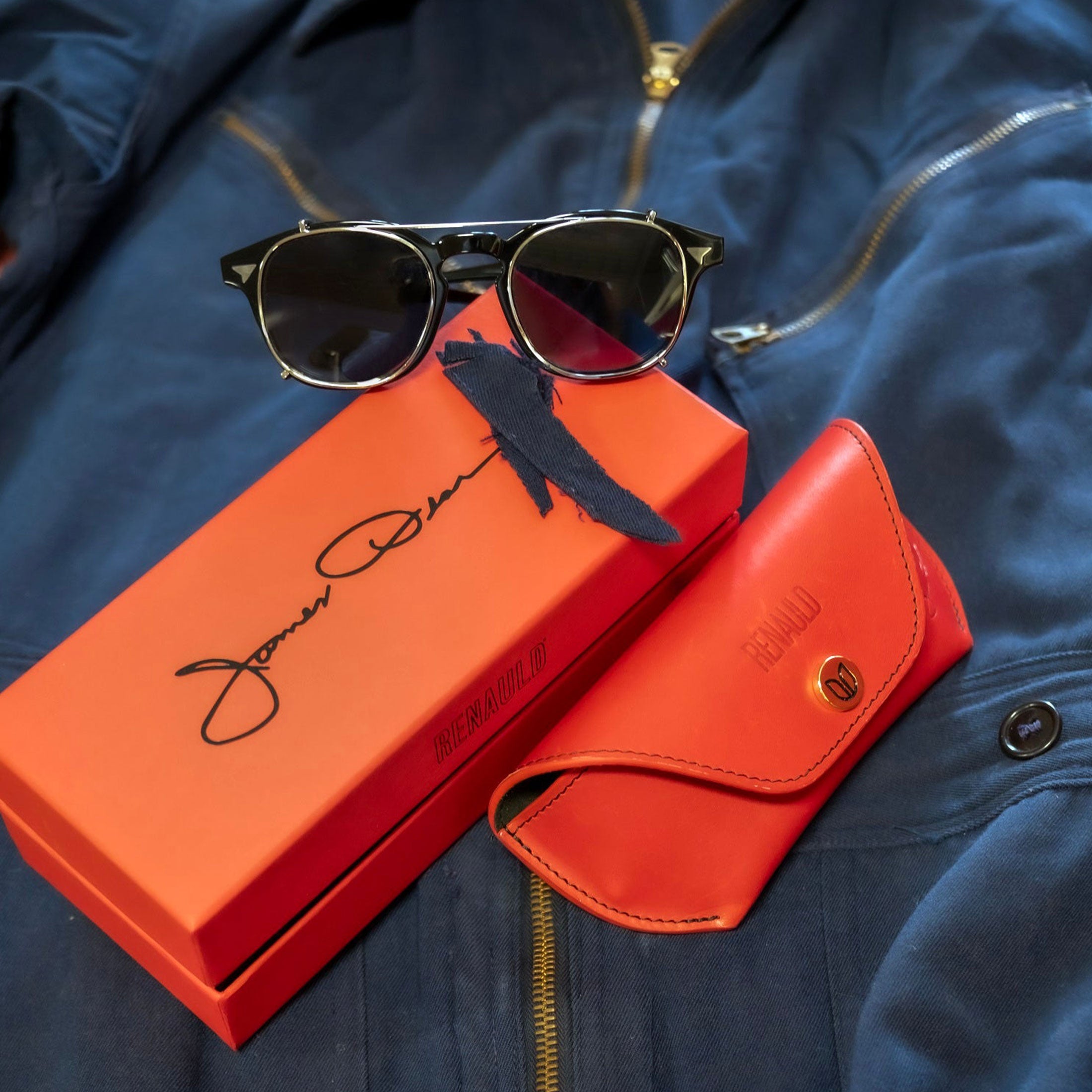 James Dean® '1955' - Piano Black with Gold - Deep Blue